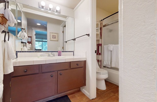 Mammoth Lakes Condo | Cozy 1 Bedroom Plus Loft Condo Perfect for Family Getaway in the Town of Mammoth