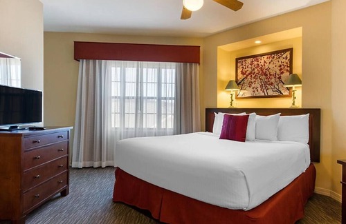 Branson Resort | Cozy 1-bedroom resort with AC, WiFi in fantastic Branson, the Falls Village