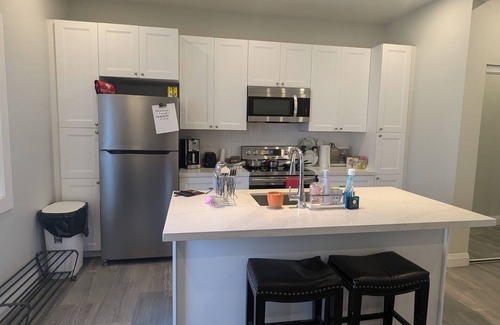Cambridge House | Cozy 1 Bedroom Retreat with Spacious Living Room Perfect for a Relaxing Getaway