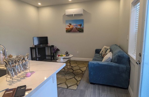 Cambridge House | Cozy 1 Bedroom Retreat with Spacious Living Room Perfect for a Relaxing Getaway