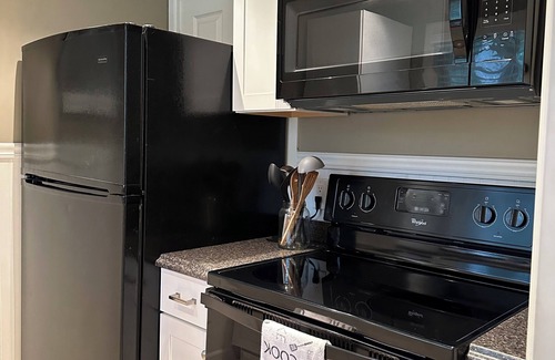 Port Orchard Apartment | Cozy 1-bedroom suite on a small goat farm with full kitchen and living room