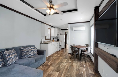 Jamestown Cabin | Cozy 1-Bedroom Tiny Home 1/2 Mile from Marina and Boat Ramp #405!