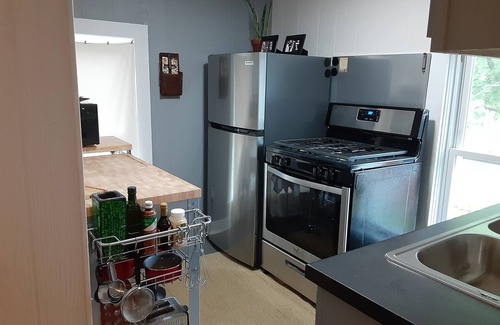Harvard Apartment | Cozy 1-bedroom upper apartment with AC and WiFi in charming Harvard