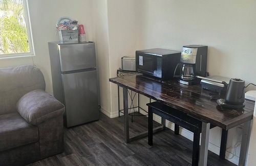 Wildomar House | Cozy 1-bedroom upstairs with AC, WiFi , in charming Wildomar, Kitchenette