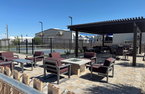 East Mesa House | Cozy 1-bedroom modern manufactured home in a fun 55+ Apache Junction park!