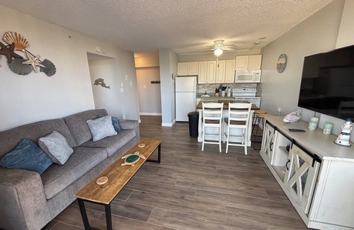Fort Myers Beach Condo | Cozy 1-bedroom condo with WiFi, AC in fabulous Fort Myers Beach
