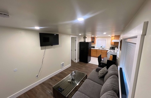 East Renton Highlands Apartment | Cozy 1-bedroom, welcoming in Renton