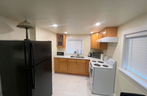 East Renton Highlands Apartment | Cozy 1-bedroom, welcoming in Renton