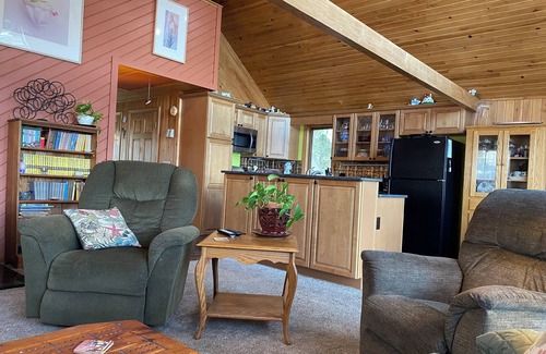 Standish Cottage | Cozy 1 BR, 1 Loft. 1 Bath Cottage 50’ from Lake