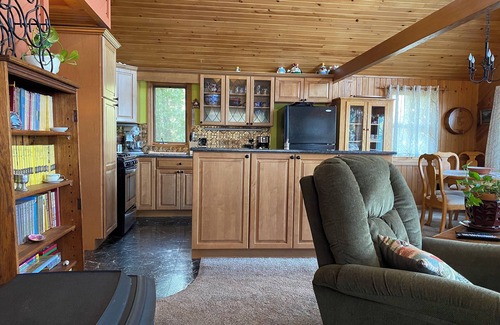 Standish Cottage | Cozy 1 BR, 1 Loft. 1 Bath Cottage 50’ from Lake