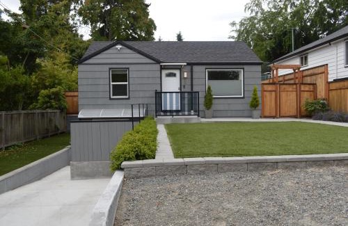 Crown Hill Apartment | Cozy 1 BR Apartment in NW Seattle w/Private Patio