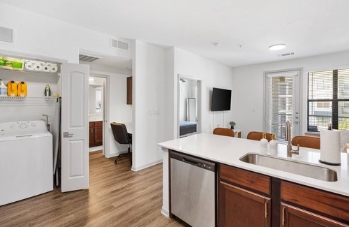 Frisco Apartment | Cozy 1-BR Haven w/King Bed, Sofa Bed, Pool, Gym in Prime Frisco