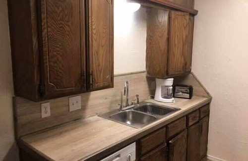 Lawton Apartment | Cozy 1-BR upstairs apartment, near Fort Sill!