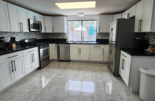 Paradise House | Cozy 1 story centrally located home w pool 31 days mini