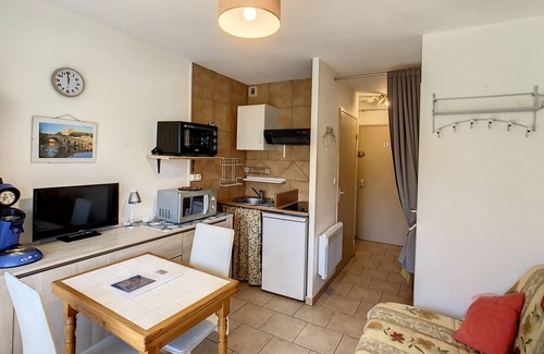 Lamalou-les-Bains Apartment | Cozy 17m² Ground Floor Studio with Creek View, Close to Lamalou-les-Bains Center and Thermal Baths
