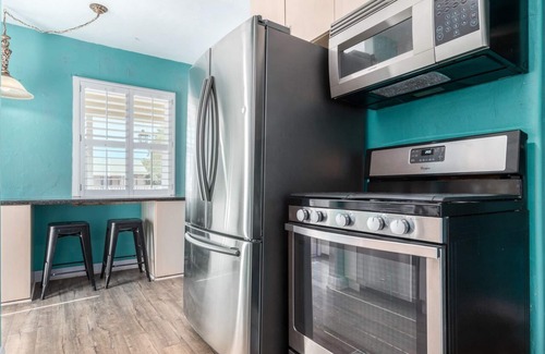 Midtown House | Cozy 1930's Bungalow Beautifully Redone in Quiet Phx Neighborhood with Huge Yard