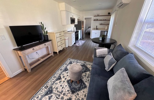 Hough Apartment | Cozy 1bd/1bath Apartment Unit in Downtown Vancouver