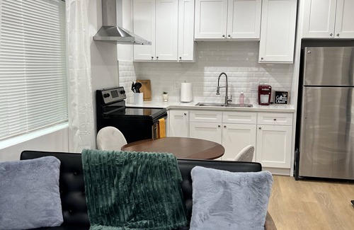 Winnetka House | Cozy 1bedroom 1bath Centrally located