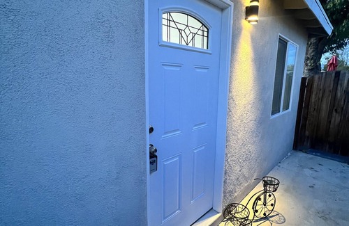 Winnetka House | Cozy 1bedroom 1bath Centrally located