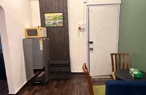Pali Hill Apartment | Cozy 1BHK apartment at off Linking road, in enchanting Bandra west, Mumbai.