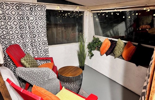 Bankview Apartment | "COZY" 1BR and 1 BATH Suite in Bankview