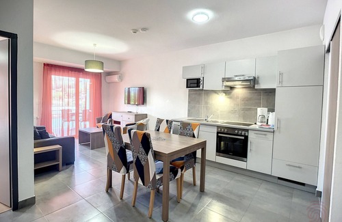Lamalou-les-Bains Apartment | Cozy 1BR Apartment with Terrace and Parking near Lamalou-les-Bains Thermal Spa and Casino
