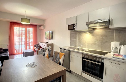 Lamalou-les-Bains Apartment | Cozy 1BR Apartment with Terrace and Parking near Lamalou-les-Bains Thermal Spa and Casino