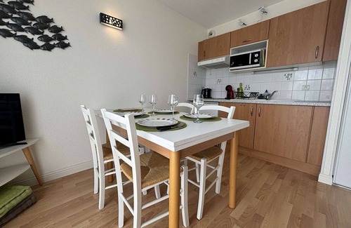 La Rochelle Apartment | Cozy 1BR Apartment in La Rochelle with Pool, Balcony & Private Parking