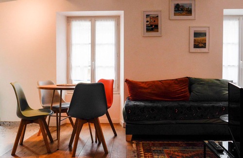 Le Palais Apartment | Cozy 1BR Apartment Near Beach, Shops & Ferry at Le Palais – Pet Friendly, WiFi, Modern Amenities