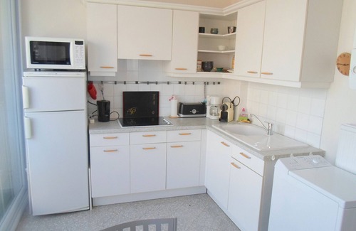 Balaruc-les-Bains Apartment | "Cozy 1BR Apt Near Thermal Baths & Thau Lagoon - Pet-Friendly, WiFi, A/C"