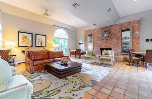 Houston Apartment | Cozy 1BR Apt - Galleria Area Free Parking