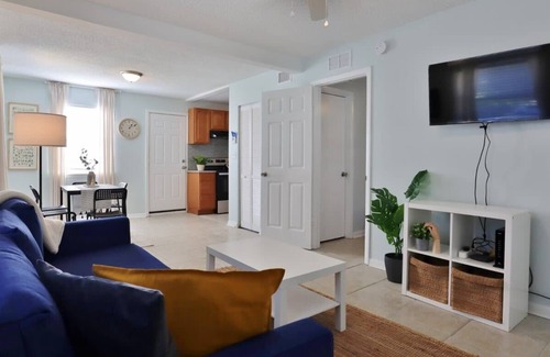 Jacksonville Beach Apartment | Cozy 1BR Beach Hideaway - One block to beach
