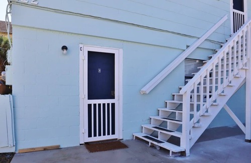 Jacksonville Beach Apartment | Cozy 1BR Beach Hideaway - One block to beach