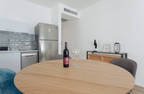 Tel Aviv Promenade Apartment | Cozy 1BR Ben Yehuda by Holiday Rentals SAFE ROOM