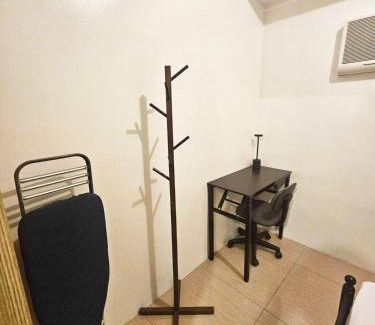 Barangay 76 Apartment | Cozy 1BR beside MOA with Wifi, Netflix, Pool & Washer