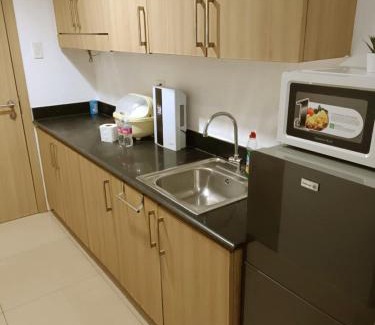 Barangay 76 Apartment | Cozy 1BR beside MOA with Wifi, Netflix, Pool & Washer