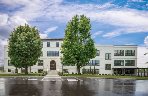 McMinnville Condo | Cozy 1BR condo in McMinnville, TN, perfect for couples or small families.