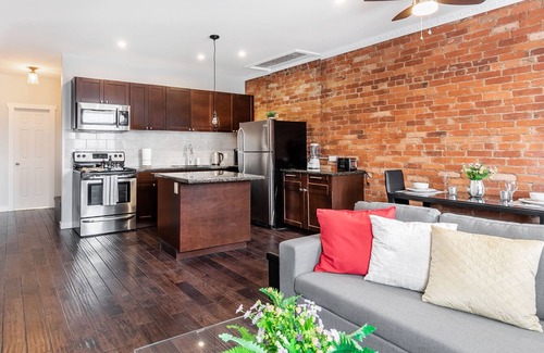 Central Hamilton Apartment | Cozy 1BR- Condo Unit - James Street North