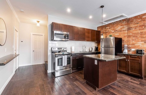 Central Hamilton Apartment | Cozy 1BR- Condo Unit - James Street North