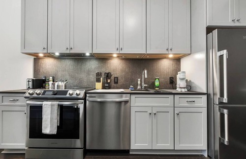 Downtown Pittsburgh Apartment | Cozy 1BR Downtown Pittsburgh – Walk to Stadiums