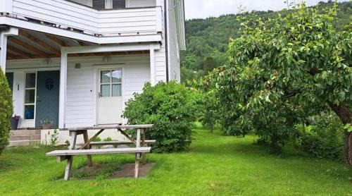 Sogndal Apartment | Cozy 1BR in city centre, with parking!