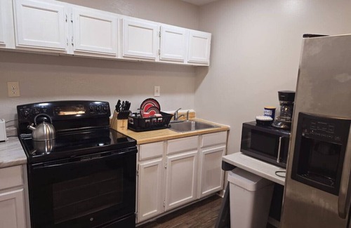 Roselawn Finance Apartment | Cozy 1BR in Pleasant Ridge