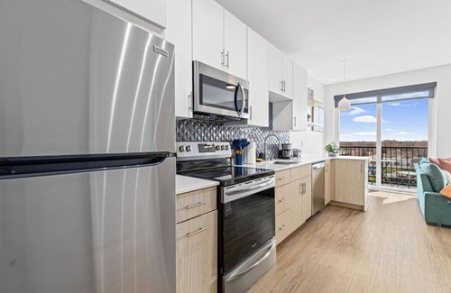Lyn-Lake Apartment | Cozy 1BR Lyn-Lake | Modern Amenities & Walkable