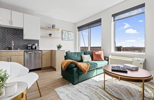 Lyn-Lake Apartment | Cozy 1BR Lyn-Lake | Modern Amenities & Walkable