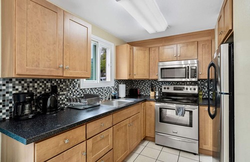 Highline Apartment | Cozy 1BR Near SeaTac + Work Friendly + Fast Wifi