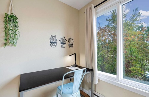 Highline Apartment | Cozy 1BR Near SeaTac + Work Friendly + Fast Wifi