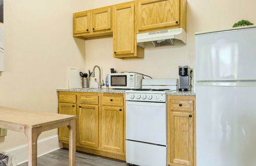 North Philadelphia East Apartment | Cozy 1BR near Temple Campus & Subway