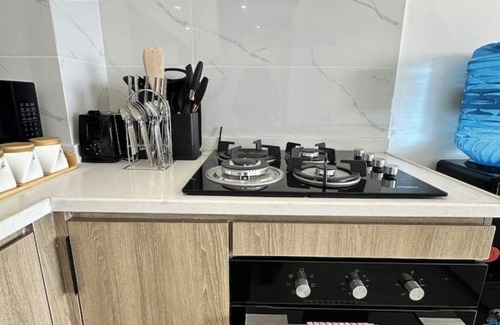 Kilimani Apartment | Cozy 1BR on Riara Road near Junction mall