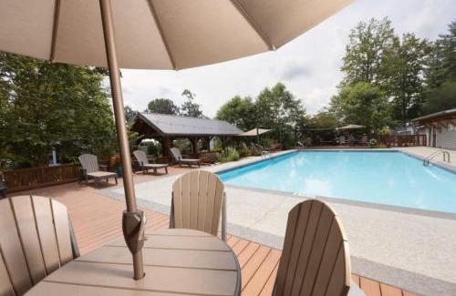 Upward House | Cozy 1BR Tiny Home with Pool Access and Free Tix