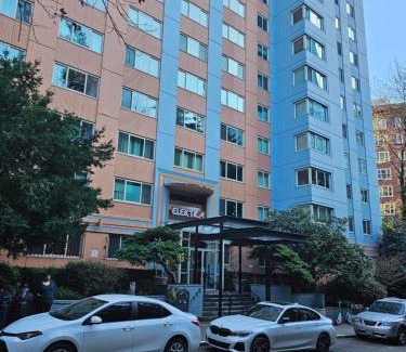 Downtown Seattle Apartment | Cozy 1BR with Free Parking Downtown Conv Center